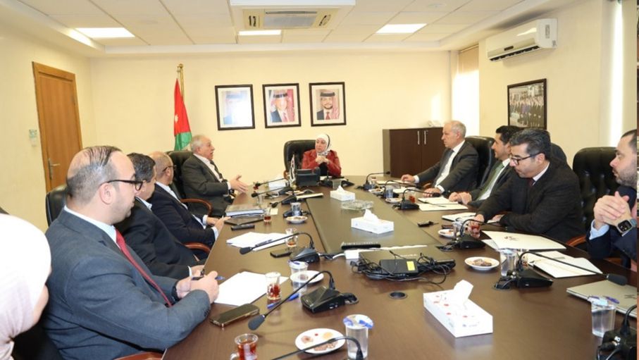 وزيرة النقل تبحث تعزيز الشراكة بين الملكية الأردنية ومجموعة المطار