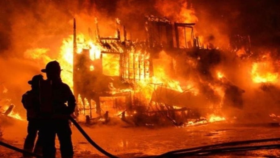 الدفاع المدني يخمد حريقاً شب في محلات لدهان المركبات في العاصمة