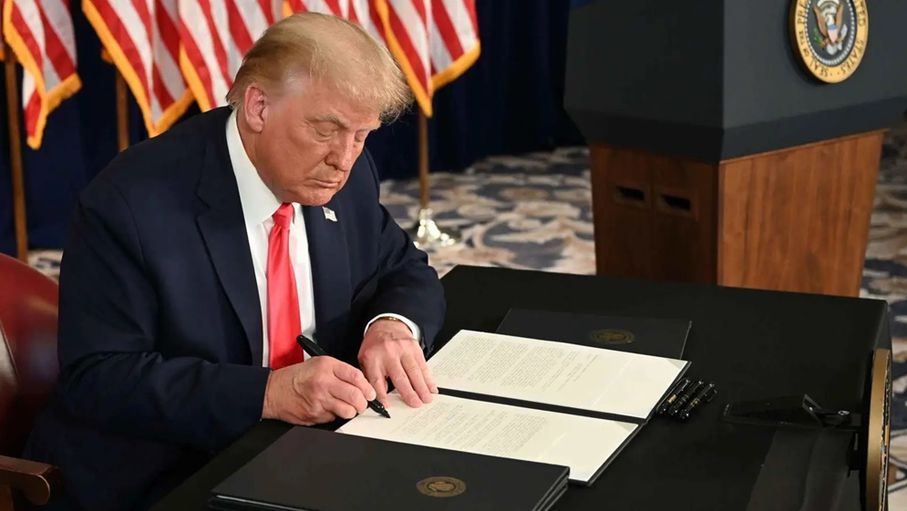 ترامب يعلن التراجع عن اتفاقية النفط مع فنزويلا