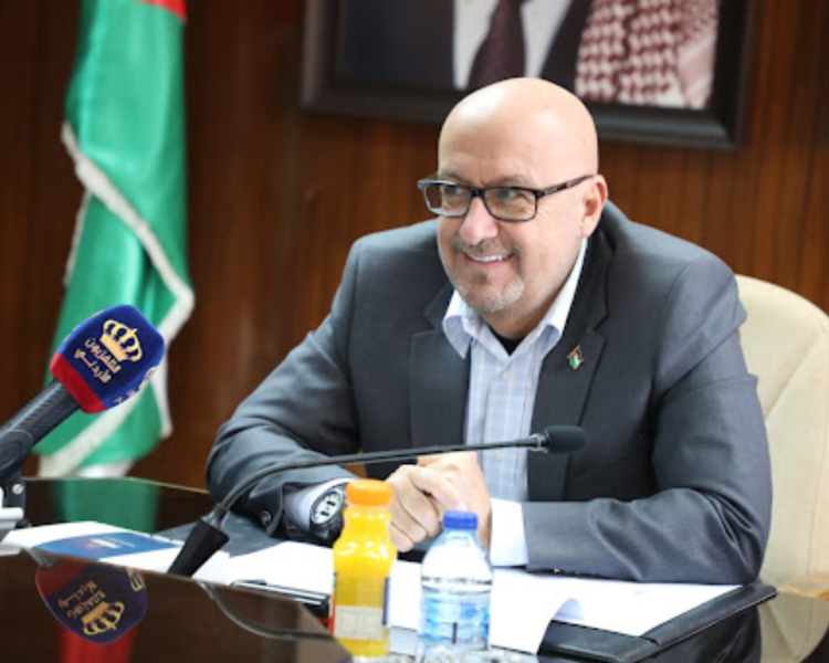 وزارة العمل تتعاون مع الإحصاءات العامة لتأمين دراسات عمالية دقيقة