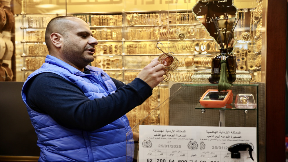 أسعار الذهب انخفاض أسعار الذهب نصف دينار في السوق المحلية