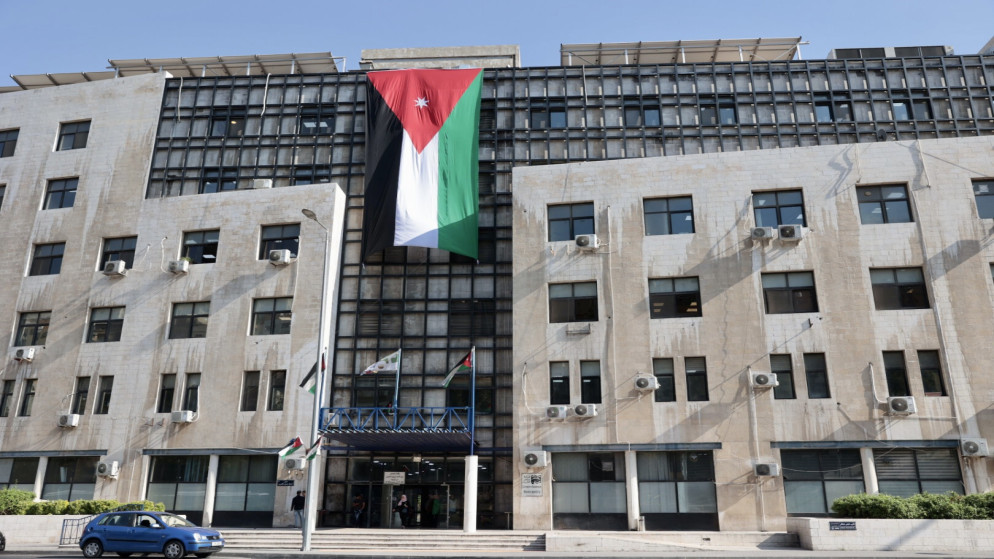 يوم العلم إضاءة مبنى أمانة عمان والمدرج الروماني بألوان العلم الأردني
