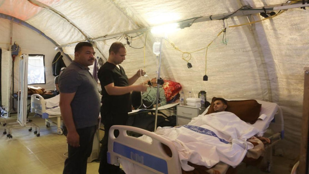 طواقم المستشفى الميداني الأردني جنوب غزة6 تبدأ باستقبال المراجعين