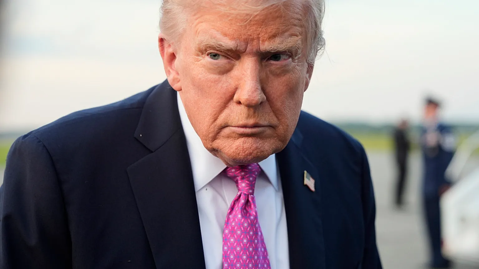 ترامب يلوّح بالطوارئ الوطنية في واشنطن بسبب توقف الشرطة عن التعاون مع الهجرة