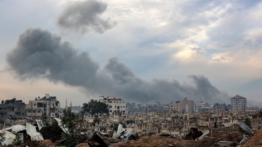 غارات إسرائيلية دامية على غزة: أكثر من مئة قتيل واستئناف هشّ لوقف إطلاق النار