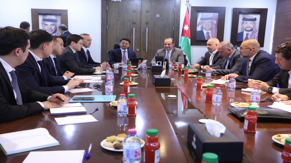 الأردن وكازاخستان يبحثان التعاون في الابتكار الرقمي وصناعة الطيران