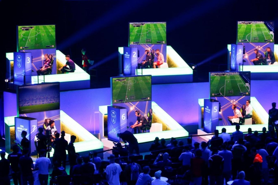 الرياضات الإلكترونية.. من شغف اللاعبين إلى منافسات احترافية