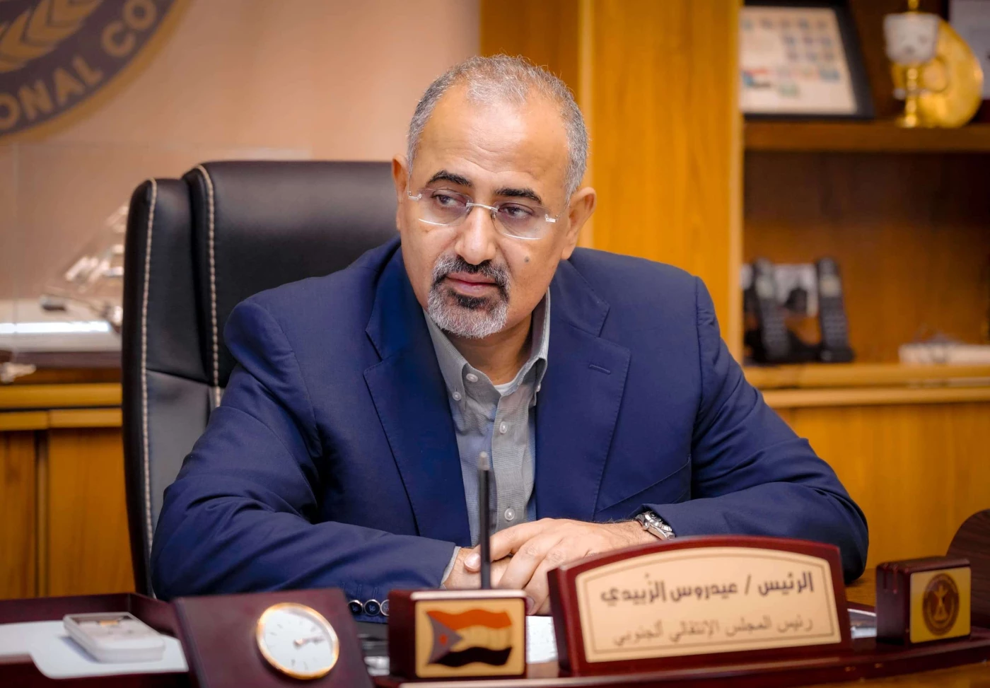 الرئاسي اليمني يتهم عيدروس الزبيدي بالخيانة العظمى