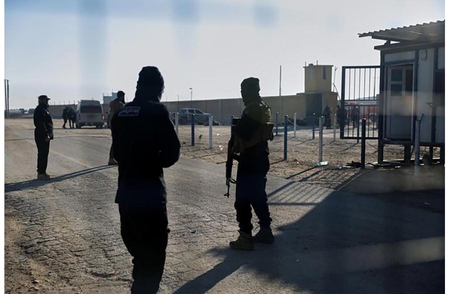 نقل 7000 من معتقلي داعش في سوريا إلى العراق